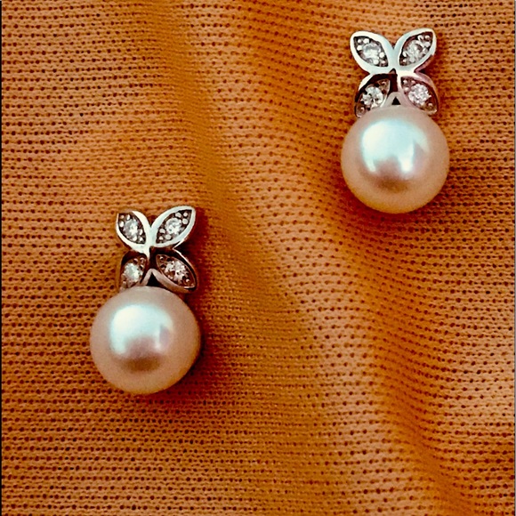 Solid Sterling Silver & Freshwater Pearl Earrings - Picture 1 of 6